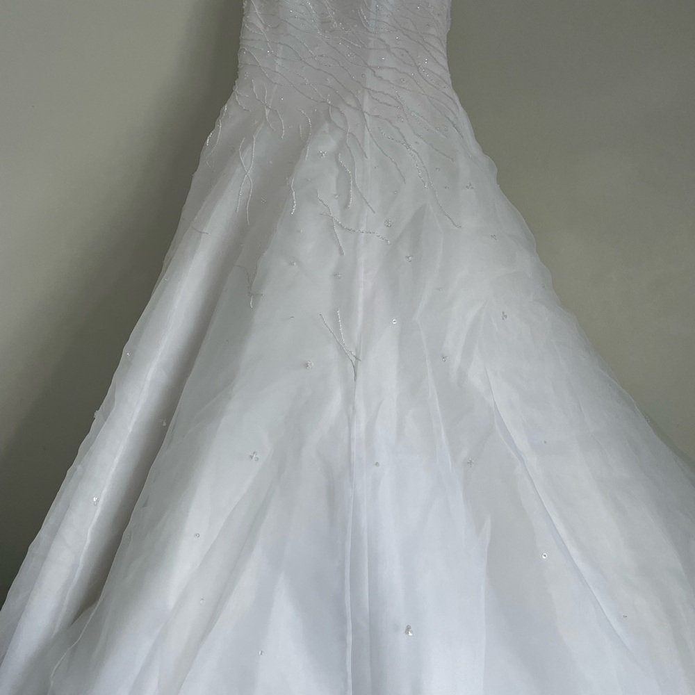 Sale‼️ White beaded wedding dress with veil and  tiara - Picture 6 of 14